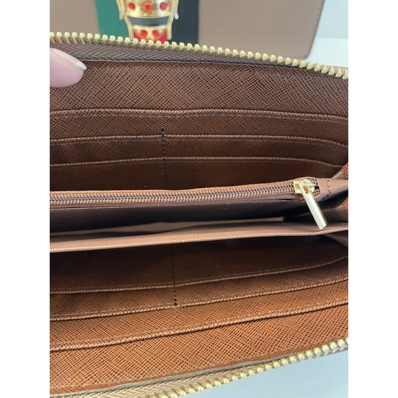 NWT Queen Bee Calin Collection Handbag Made Of VEGAN Leather Includes Wallet. - Picture 6 of 7